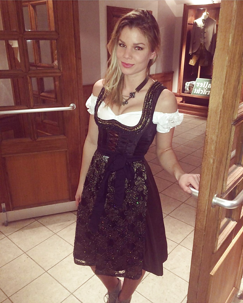 Hot Girls in Dirndl 80 5