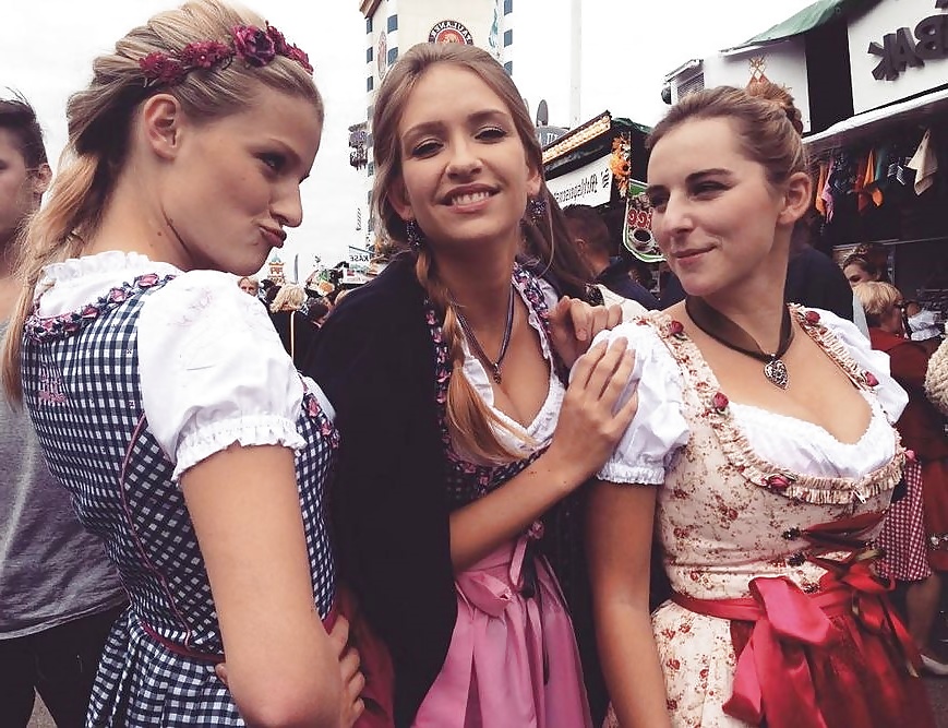 Sexy Dirndl Girls 123 10