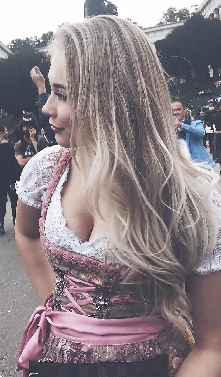 Sexy Dirndl Girls 150 8