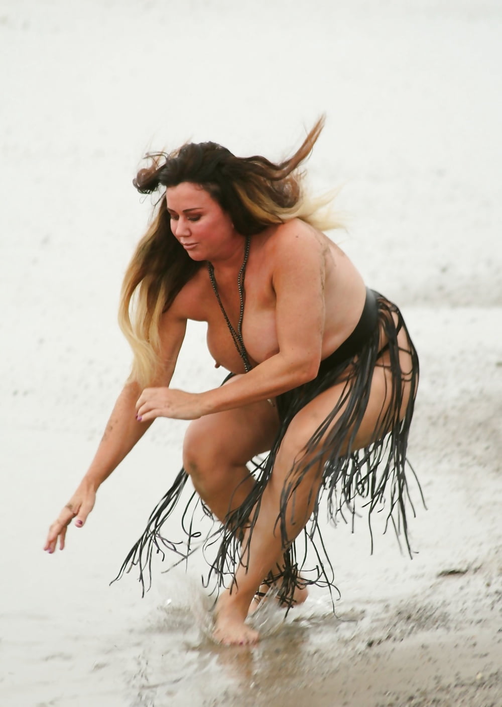 Lisa Appleton beach topless oct 2017 21