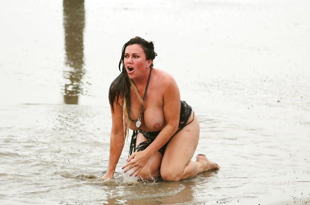 Lisa Appleton beach topless oct 2017 10