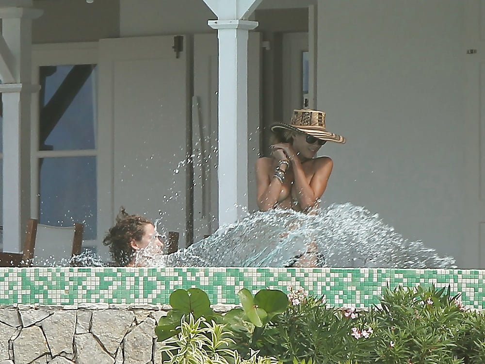 heidi klum topless at the pool sept 2017 7