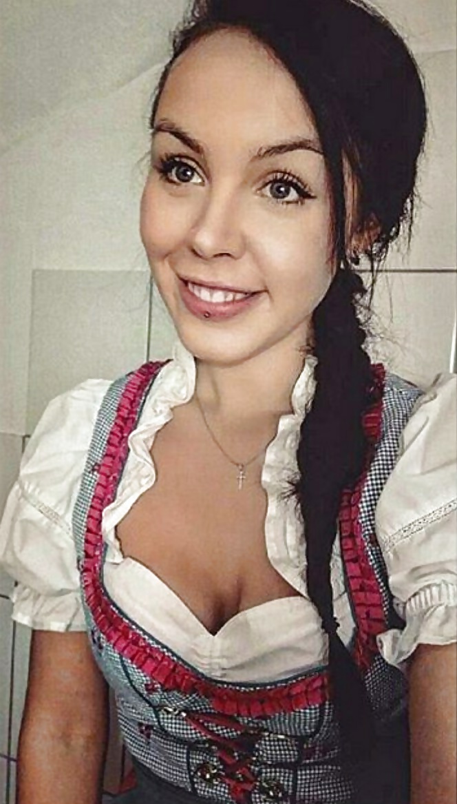 Sexy Dirndl Girls 99 14