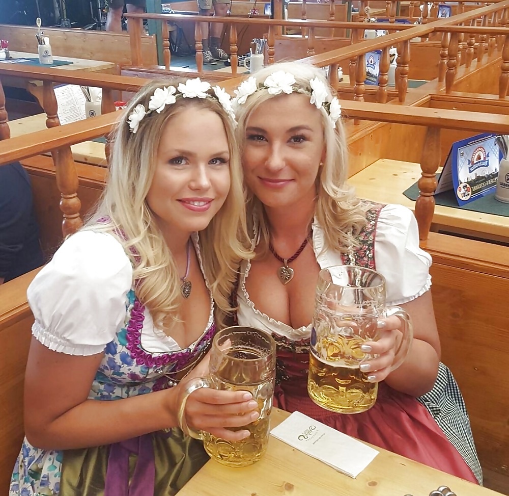 Sexy Dirndl Girls 125 6