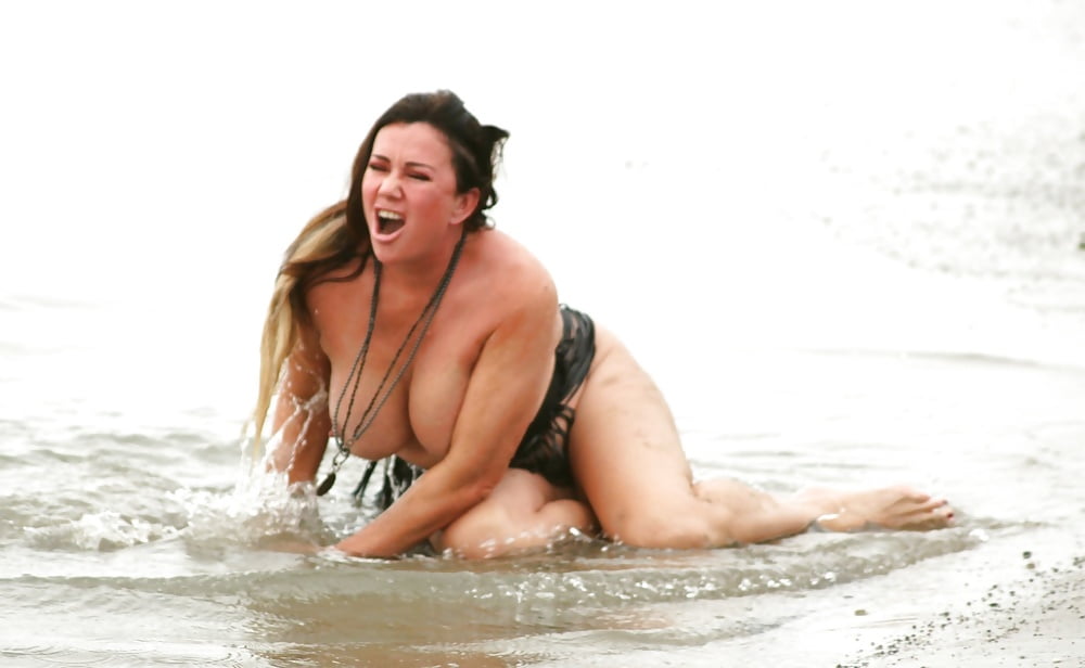 Lisa Appleton beach topless oct 2017 18