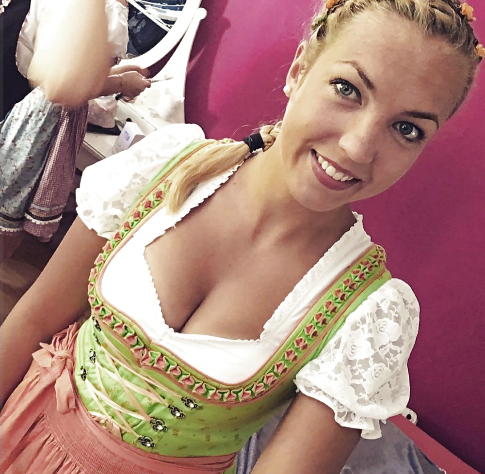 Sexy Dirndl Girls 92 14